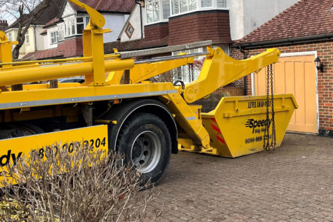 <strong>Wait & Load Skip Hire</strong><br>Surrey & Greater London